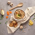 Frühlingsragout mit Gemüse und Champignons